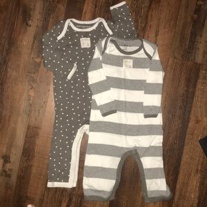 Burt's Bees Baby One Pieces - 🐝 2 one piece cotton outfits. 🐝 Burt's Bees Baby One Pieces - 🐝 2 one piece cotton outfits. 🐝